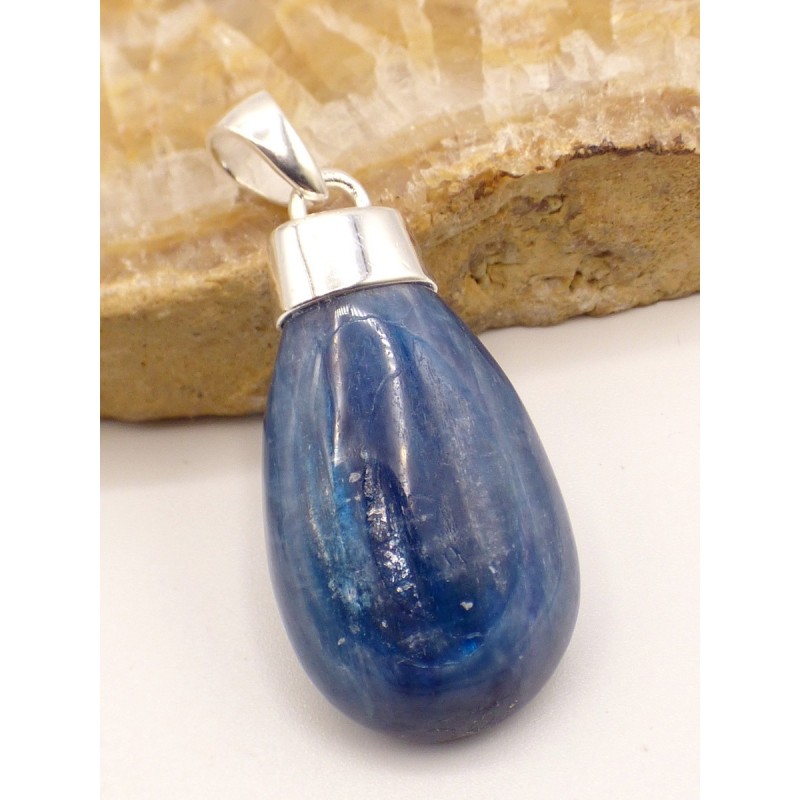 Pendentif moderne Cyanite bleue cabochon Bijoux en Cyanite Bleue PU60.1