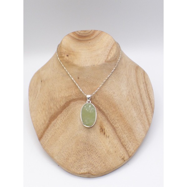 Pendentif en Préhnite brute forme ovale Bijoux en Préhnite PU64.1