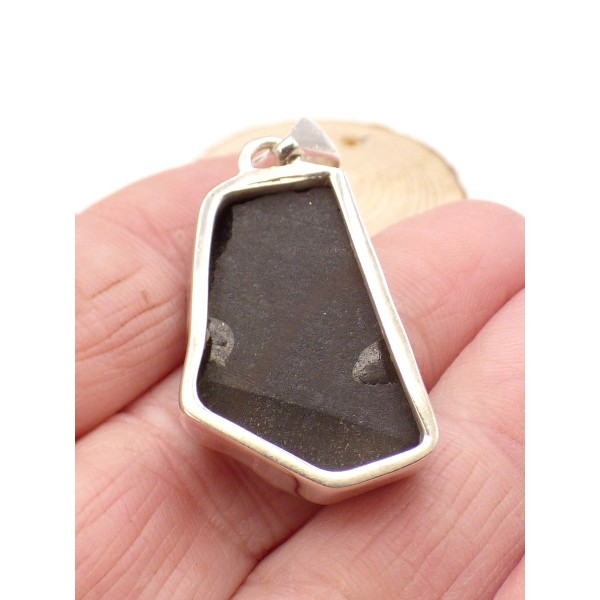 Pendentif Grenat Uvarovite sur roche-mère Bijoux en Grenat Uvarovite PU84.1