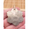 Pendentif tibétain fleur et Om Bijoux tibetains bouddhistes PT24.1
