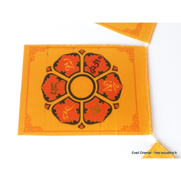 Guirlande de 10 drapeaux tibétains cartonnés Chenrezi Drapeaux tibétains DRACA4