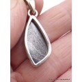 Pendentif Sugilite Luvulite du Japon asymétrique Pendentifs pierres naturelles AW90