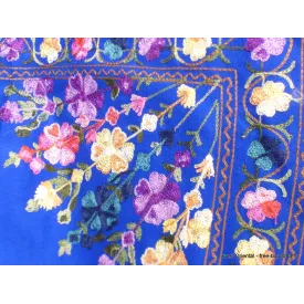 Châle népalais bleu roi brodé fleurs - Châles en laine faits main