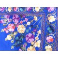 Châle népalais bleu roi brodé fleurs Nos Châles CNBR1