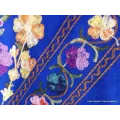 Châle népalais bleu roi brodé fleurs - Châles en laine faits main
