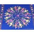 Châle népalais bleu roi brodé fleurs - Châles en laine faits main