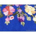 Châle népalais bleu roi brodé fleurs Nos Châles CNBR1