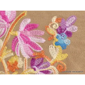 Châle ethnique brodé fleurs beige - Châles en laine faits main