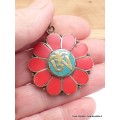 Bijou tibétain pendentif fleur couleur corail Bijoux tibetains bouddhistes ref 35.3