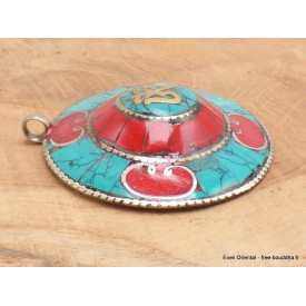 Pendentif tibétain en métal blanc avec pierres naturelles.