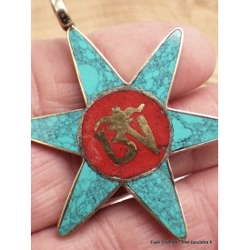 Pendentif tibétain symbole Om – Bijou artisanal en métal du Népal