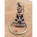Porte-clé Bouddha en métal blanc, origine Népal - Artisanat tibétain bouddhiste