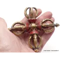 Double Dordjé tibétain en laiton et corail - Dordjé, double dorjé (sans cloche)