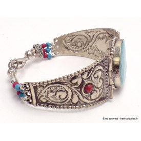 Bracelet tibétain en métal avec turquoise reconstituée.