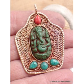 Pendentif Ganesh en métal plaqué or, pierres et résine.