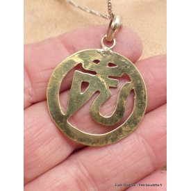 Pendentif tibétain Om – Cercle rouge et vert en métal