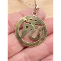 Pendentif tibétain cercle rouge et vert - Pendentifs tibétains bouddhistes