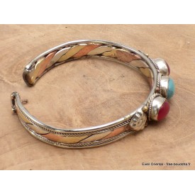 Bracelet tibétain en cuivre et laiton avec pierres naturelles.
