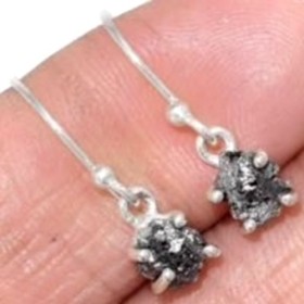 Boucles d'oreilles en Diamant brut serti griffes Boucles d'oreilles en pierres LAM74