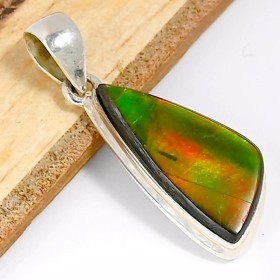 Pendentif Ammolite du Canada triangulaire qualité AAA Bijoux en Ammolite CWA5.2