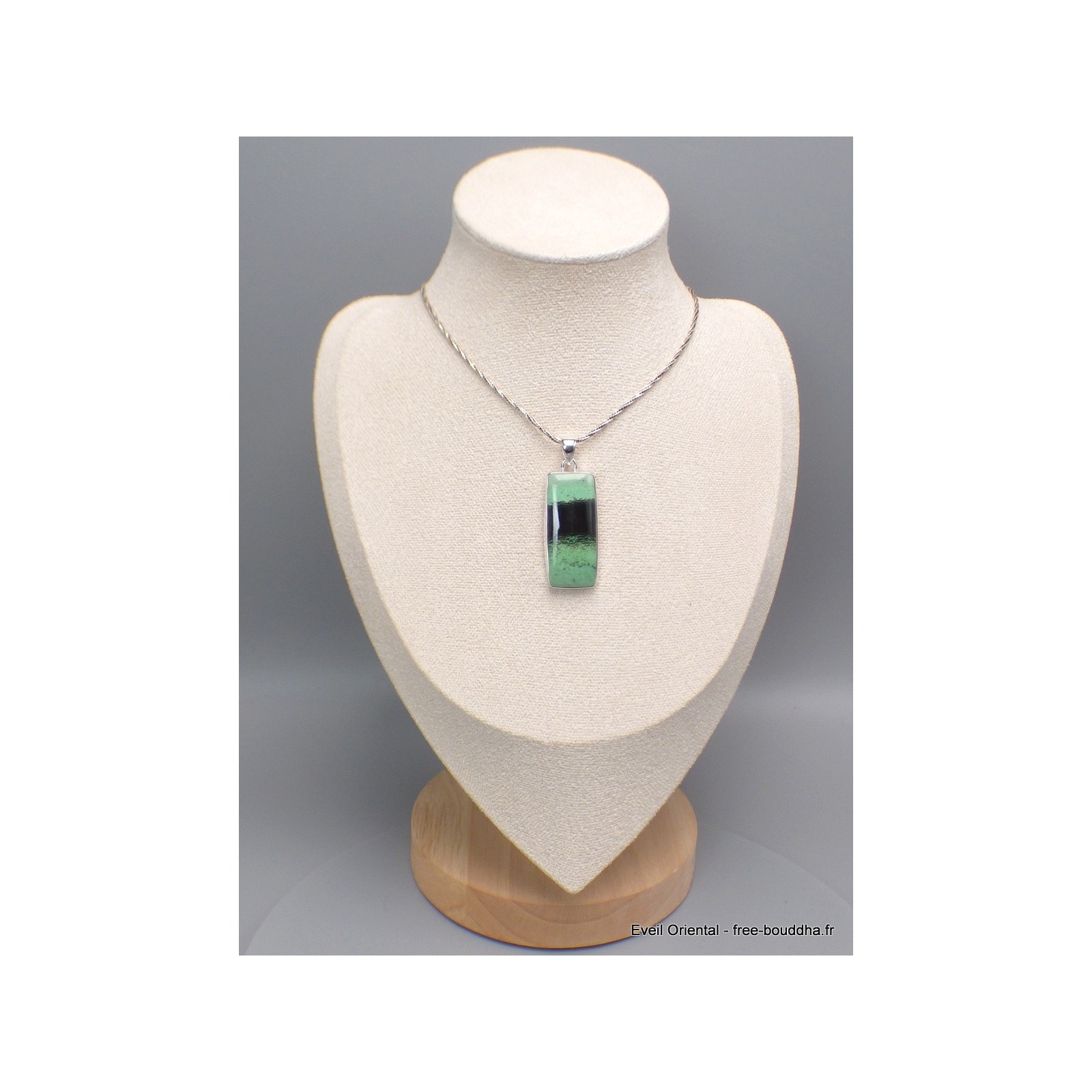 Pendentif Jade Naturel Vert Clair Et Vert Foncé - 33,08 Carats, Neuf Sans Boîte
