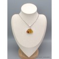 Pendentif triangulaire Ambre de la Baltique Bijoux en Ambre de la Baltique CWA19.2
