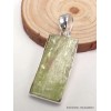 Pendentif en Cyanite verte brute serti clos Bijoux en Cyanite Verte PAC13.4-a