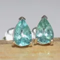 Clous d'oreilles Apatite bleu néon facettée - Bijoux en Apatite bleue