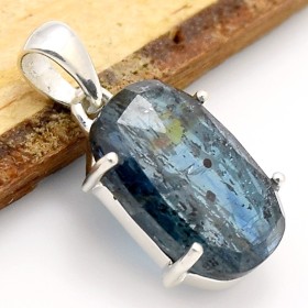 Pendentif en Cyanite mousse bleu sarcelles facettée Bijoux en Cyanite Bleue CWA49.1