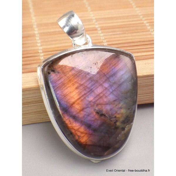 Pendentif Labradorite violette semi-oval Grade AAA Bijoux en Labradorite Violette CWA62.1