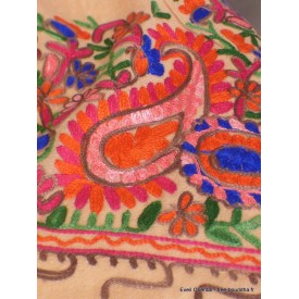 Grand châle en laine beige caramel brodé Pashminas laine et broderies NCT20