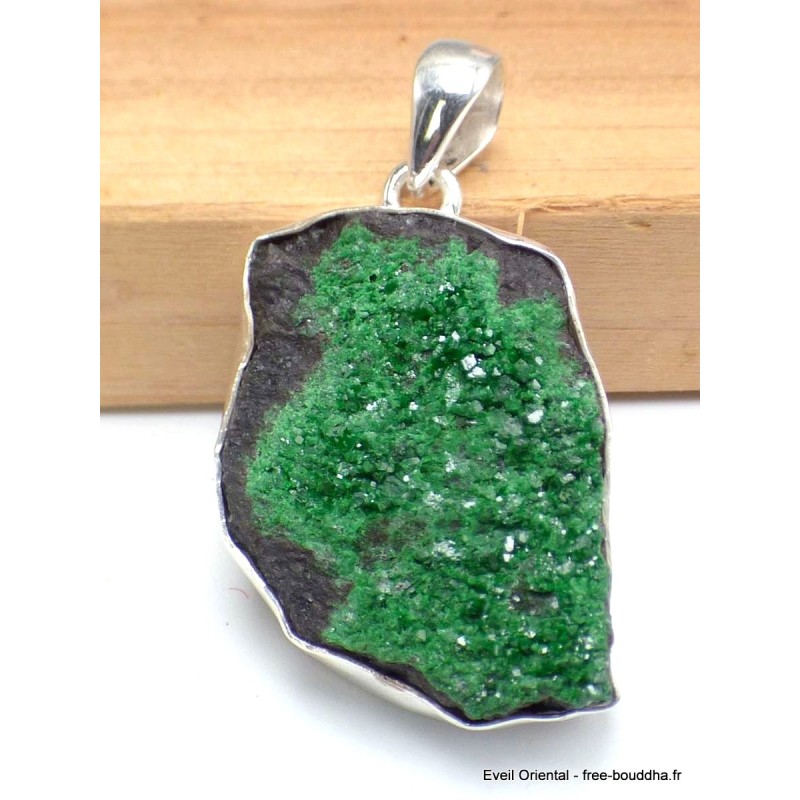 Gros Pendentif en Grenat vert Uvarovite brut Pendentifs pierres naturelles PU84.3