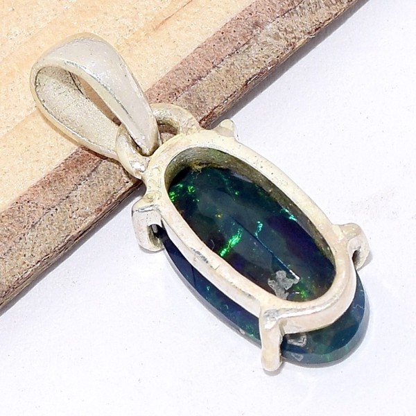 Rare Pendentif Opale noire du Chili dominante bleue Pendentifs pierres naturelles CWA121.2