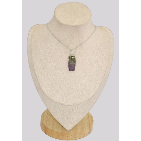 Pendentif Stichite sur Serpentine rectangulaire Bijoux en Stichtite BK10.2