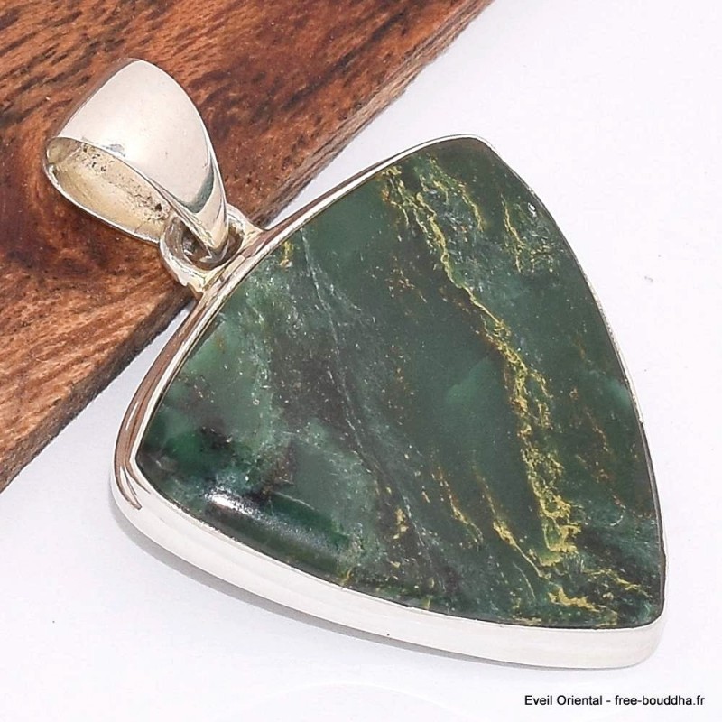 Pendentif en Fuchsite cabochon triangulaire 