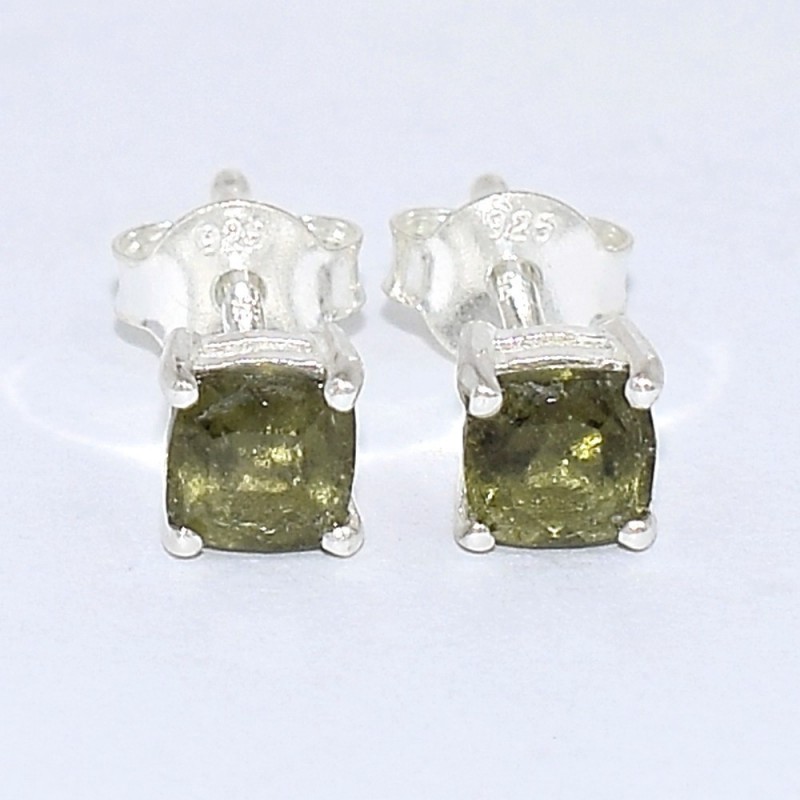 Clous d'oreilles en Moldavite facettée 