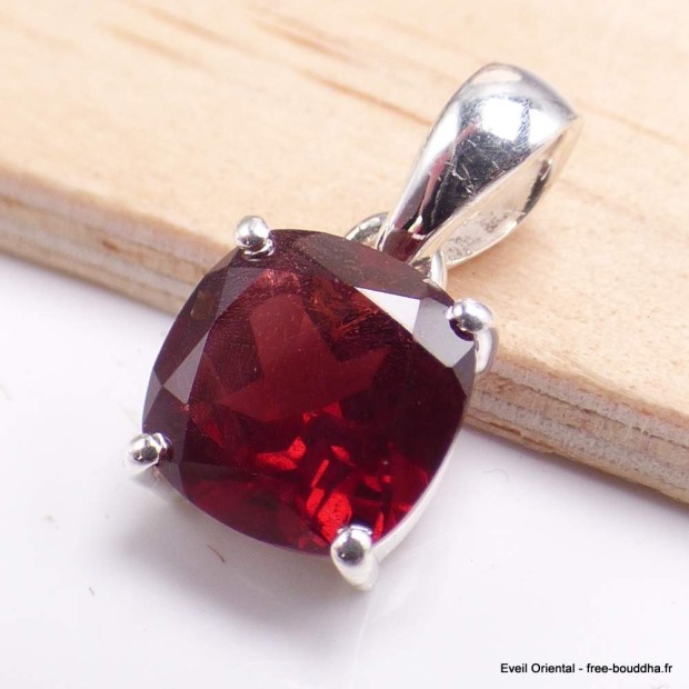 Magnifique pendentif en Grenat facetté carré Pendentifs pierres naturelles PU38.2