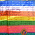 Drapeau tibétain en soie plusieurs divinités 94 x 68 cm - Drapeaux tibétains
