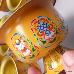 Sept bols d'offrandes bouddhistes en métal décoré 