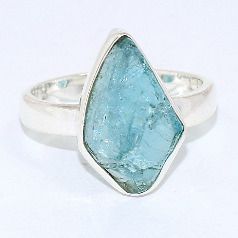 Bague asymétrique en Apatite bleu néon taille 55 