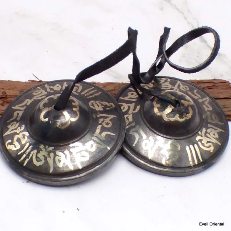 Tingshas tibétaines noires mantra lettre dorées 7,6 cm - Objets rituels bouddhistes