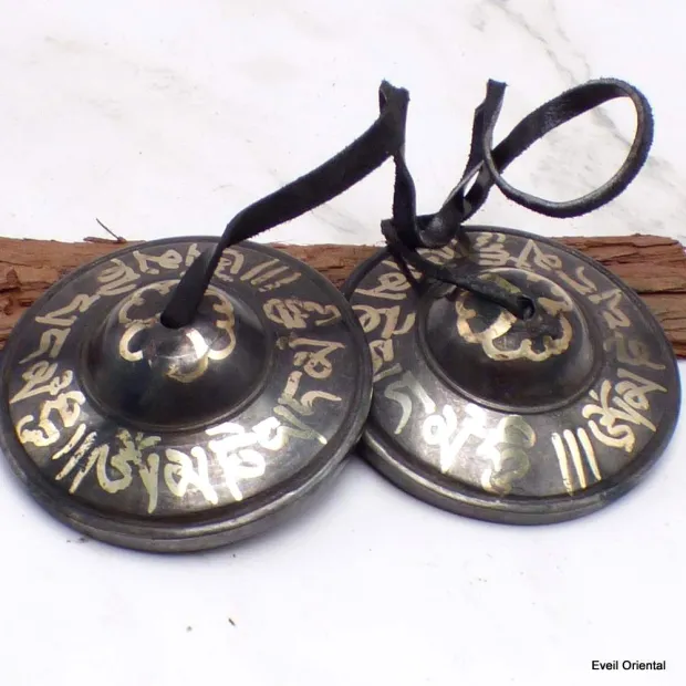 Tingshas tibétaines noires mantra lettre dorées 7,6 cm - Objets rituels bouddhistes