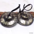 Tingshas tibétaines noires mantra lettre dorées 7,6 cm - Objets rituels bouddhistes