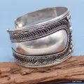 Jonc bouddhiste large bracelet tibétain type manchette - Bracelets tibétains bouddhistes