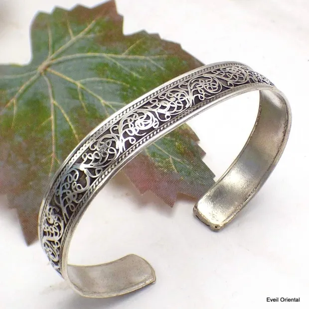 Bracelet tibétain ciselé en métal blanc - Bracelets tibétains bouddhistes