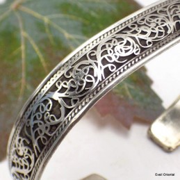 Bracelet tibétain ciselé en métal blanc 