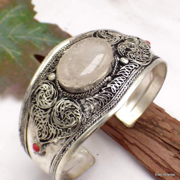 Bracelet tibétain Pierre de Lune Bracelets tibétains bouddhistes ref 2001.1