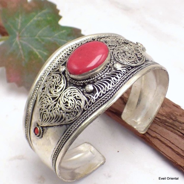 Bracelet tibétain en Corail bambou Bracelets tibétains bouddhistes ref 2001.4