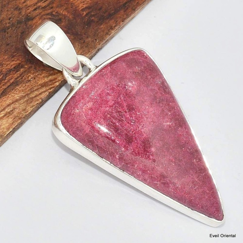 Pendentif Thulite rose foncé triangulaire 