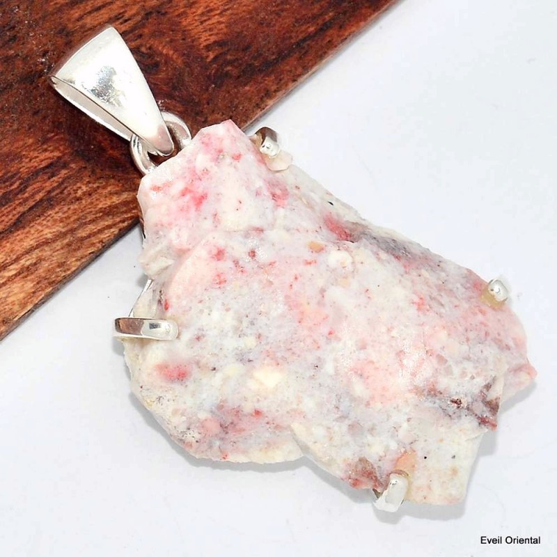 Pendentif en Cinabre brut rose laiteux 